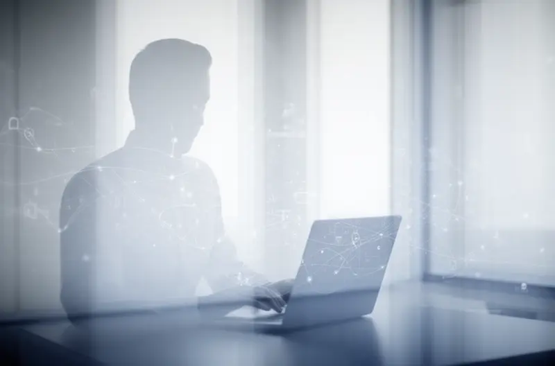 Técnico informático realizando mantenimiento preventivo en oficina de Burgos, Equipo de soporte IT configurando servidores en empresa burgalesa, Auditoría informática profesional en instalaciones empresariales de Burgos, Soporte remoto resolviendo incidencias técnicas para PYME en Burgos, Infraestructura tecnológica moderna gestionada por servicio de mantenimiento en Burgos